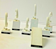 LOT 7 PRESENTOIR DE MONTRE BRACELET GUESS PA CHEMISE PANTALON BASKET SAC A MAIN 