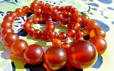 ANCIEN COLLIER SAUTOIR VINTAGE PERLES DE BAKÉLITE DE COULEUR AMBRE MIEL DE 76 gr