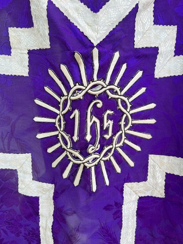 Chape violette croix - violette, eme