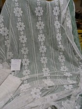 2m,25x0m,90==lot==3  blancs rideaux voilage  charmant  fleurettes tres b état 