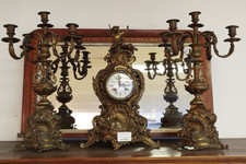 Pendule en bronze + garnitures