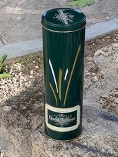 boîte en métal, bouteille de