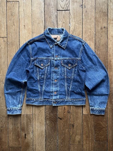Vtg levi 557xx big type - levi’s,