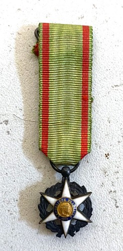 Ancienne médaille militaire - médaille,