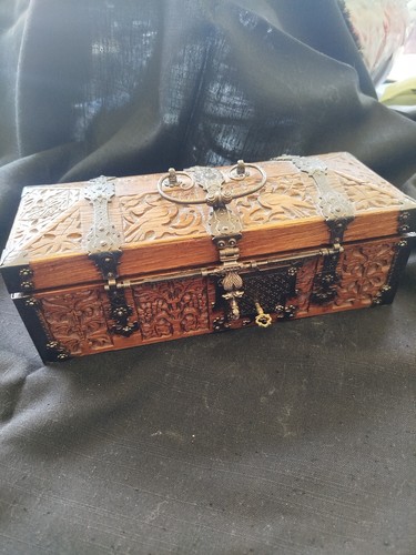 Joli ancien coffre - ancien, en