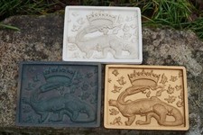 RE0199 A  3  BLASONS  MURAL SALAMANDRE   MEDIEVAL ARMOIRIE  PIERRE RECONSTITUEE