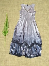 KOMAROV SLEEVELESS V-NECK