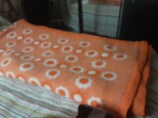 COUVERTURE  ANNEES 70 MOTIFS ORANGE ET BLANC