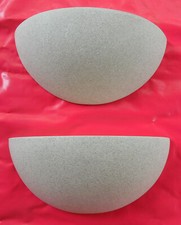 2 appliques en terre cuite gris clair Largeur 30cm Hauteur 13cm Profondeur 10 cm