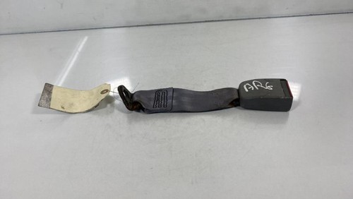 Attache ceinture arriere