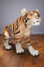 Grand tigre en porcelaine