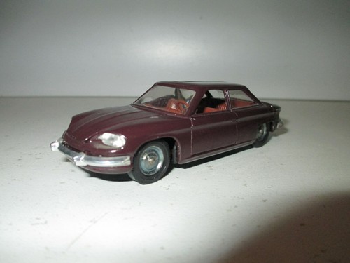 Panhard couleur prune - panhard, bt