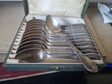 LOT DE 12 Petites  Cuilleres  METAL ARGENTE