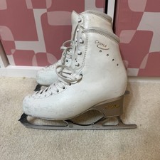 Edea Chorus 235C Figure Skates