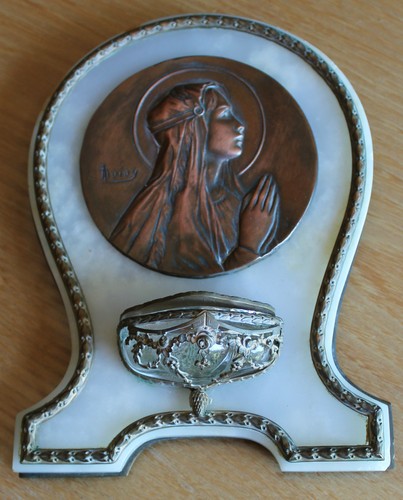 Ancien imposant bénitier - et,