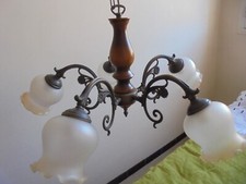 Ancien lustre suspension 5 feux bois-laiton-bronze , globe verre ocre dépoli 