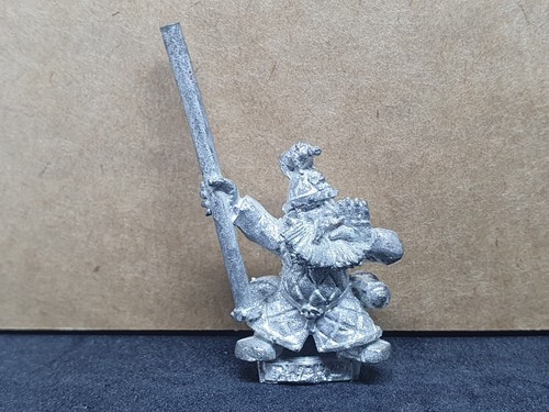 Dwarf hammerer standard - hammerer,