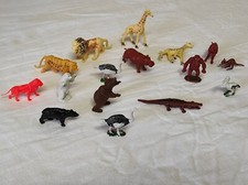 Lot de 34 animaux miniatures
