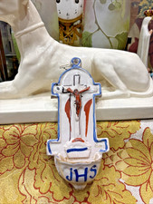 ancien benitier mural en