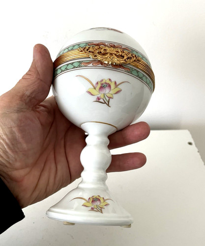 Boite bijoux sur pied - à,