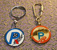 2 beaux porte clés émaillés