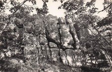 89 QUARRE LES TOMBES LA ROCHE DES FEES