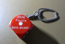 Ancien porte cle Dé à Jouer Boisson Opaline Pastis no Ricard Ravel St Galmier