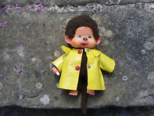 PELUCHE KIKI VINTAGE IMPERMÉABLE JAUNE YEUX BLEUS AJENA MADE IN FRANCE MONCHHICH