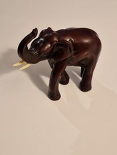 Elephant ancien sculté avec - ancien,