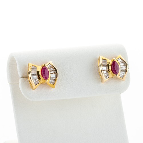 750 gold stud earrings - , with