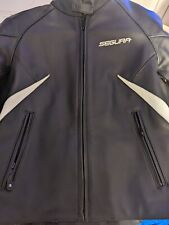 Manteau moto taille S de marque Segura. En excellent état. Avec protection 