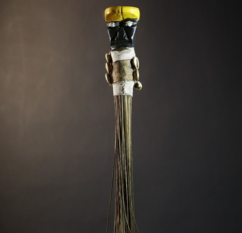 Statue africaine fouet mouche