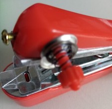 Mini machine à coudre de