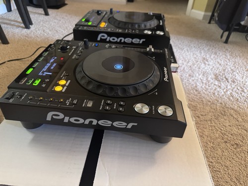 Two pioneer cdj 850 - two,
