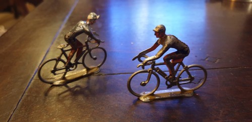 Cyclistes quiralu coureurs - cyclistes,