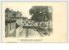 17.ROCHEFORT SUR MER.LA RUE MARTROU (VUE PRISE DU HAUT DE LA PORTE MARTROU)