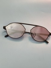 Paire de lunettes de soleil