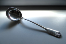 1 grande louche en métal