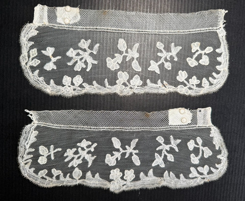 Dentelle ancienne paire de - -,