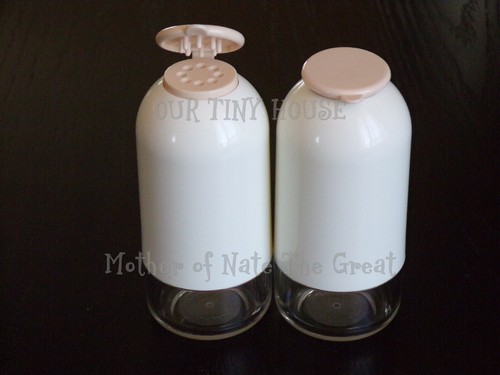 Vtg tupperware salt and pepper - salt,