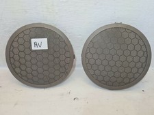 Cache enceinte porte avant