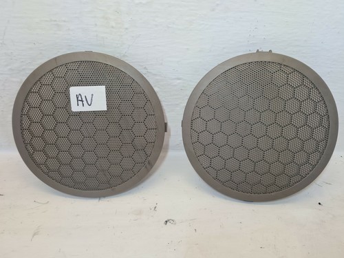 Cache enceinte porte avant
