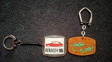 LOT DE 2 PORTE CLES ANCIENS, RENAULT 16/PEUGEOT 404.