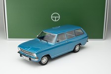 Opel Kadett B Caravan de 1972 bleu au 1/18 de TOURING MODELCARS 18048105