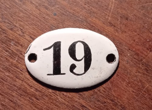 Ancienne petite plaque