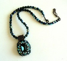 Beau COLLIER BLEU avec médaillon, swarovsky, modèle unique par créatrice profess