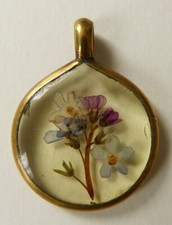 Pendentif avec peinture de