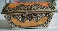 ANCIENNE BOITE A BISCUIT COFFRE VICTORIA