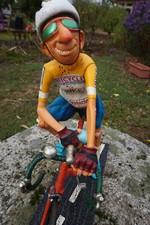 FO85550  FIGURINE CYCLISTE VELO TOUR DE  FRANCE  FORCHINO THE CYCLIST  38 CM
