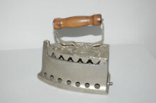 Fer à repasser à braise avec